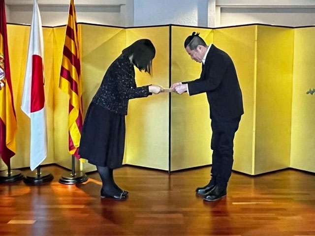 La Cónsul General hace entrega del Premio