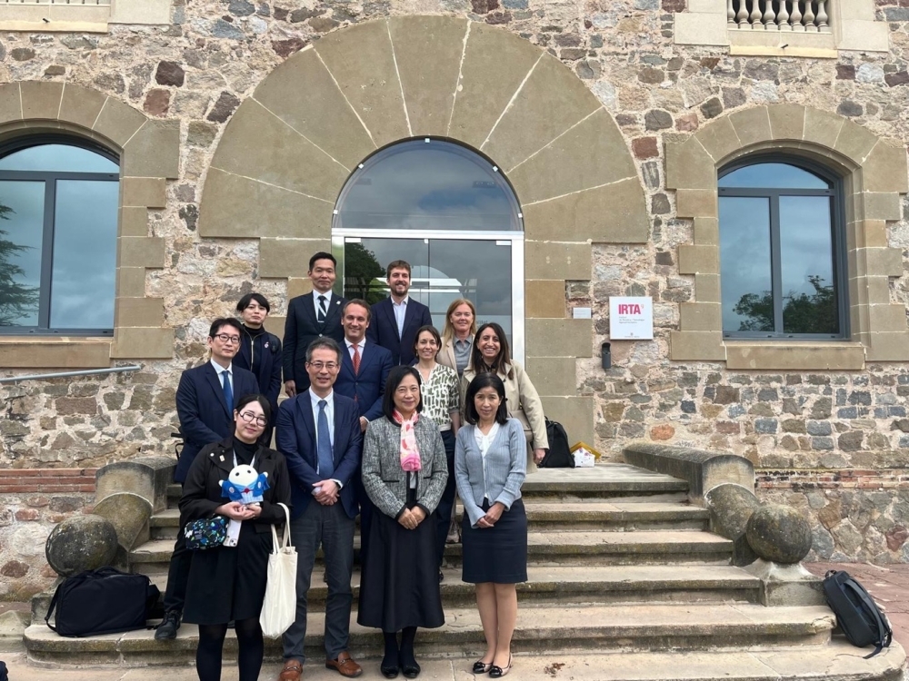 La delegación ante la sede de IRTA
