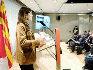 La Consellera de Recerca i Universitats Núria Montserrat ofreciendo palabras de bienvenida
