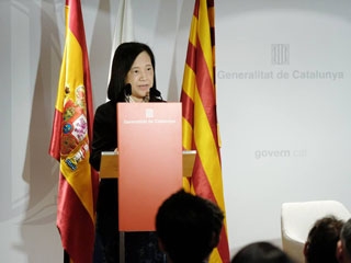 La Cónsul General Akiko Shikata dando la bienvenida a los asistentes