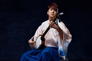 Kenichi Yoshida tocando