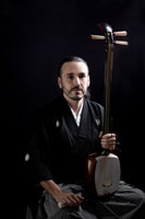 Jose Luque con el tsugaru shamisen