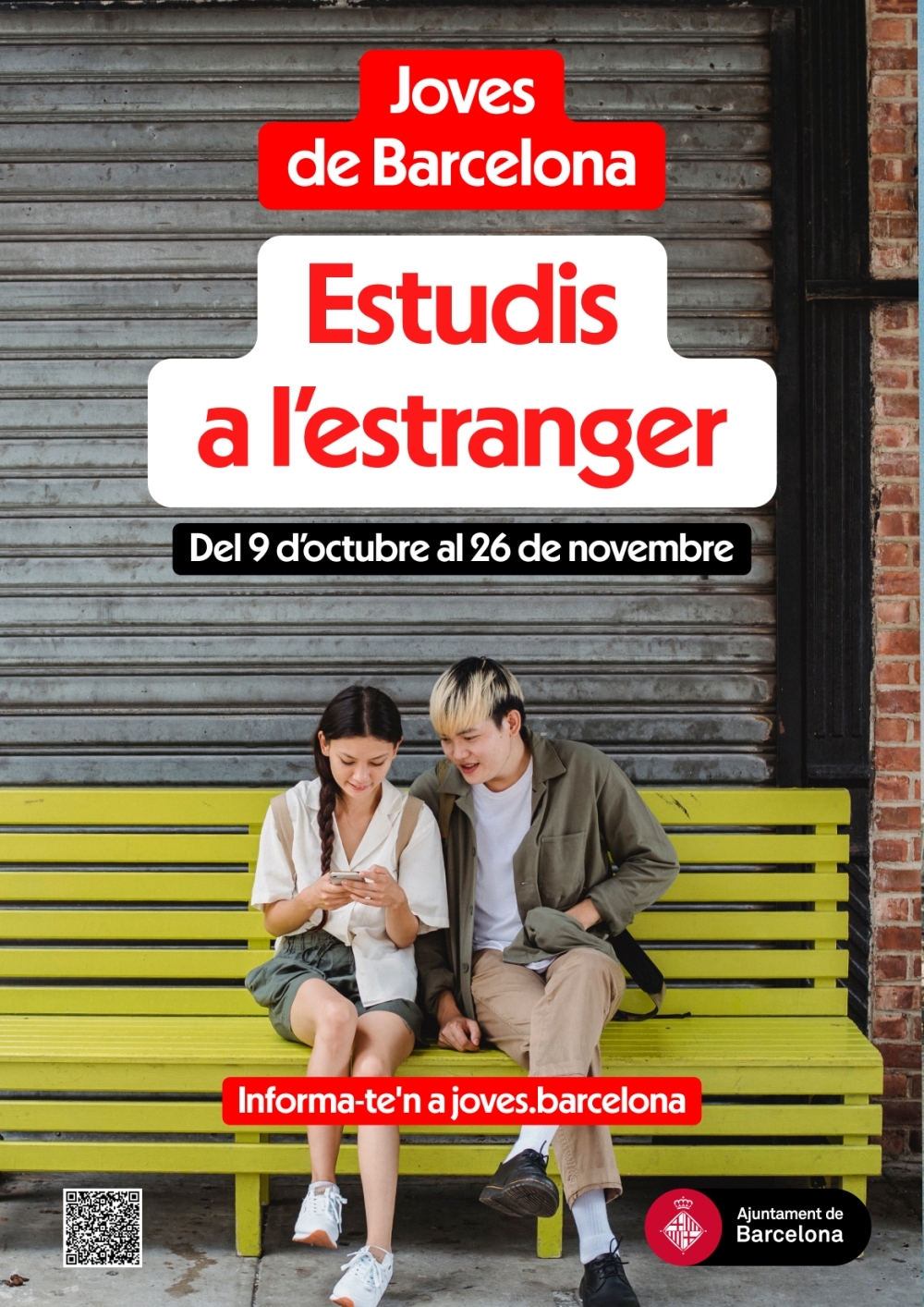 Cartel ciclo Estudios en el extranjero 2025 con dos jóvenes en un banco