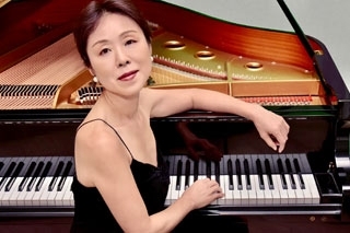 Yoko Suzuki en el piano