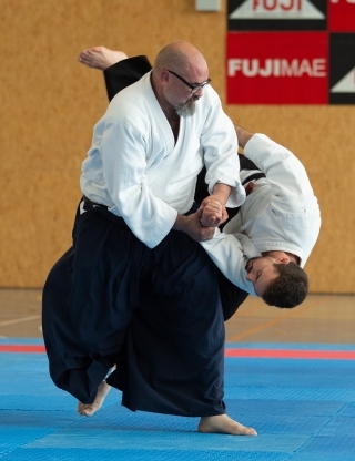 Joaquim Suárez con otro practicante de aikido