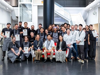 Foto de todos los participantes en la clausura del Medalla de Bronce de Cocina Japonesa