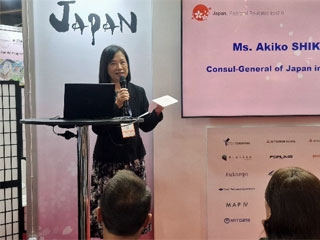 La Consul General ofreciendo unas palabras durante la Japan Night de Smart City Expo