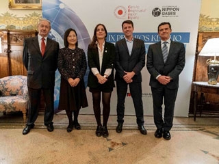 La Cónsul General junto a las autoridades presente en los Premios Keicho