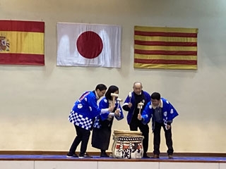 Ceremonia de apertura del barril de sake