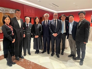 La Cónsul General junto al Sr. Voltà y otras autoridades