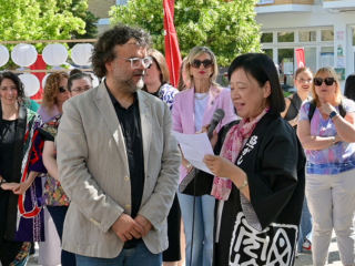 La Cónsul General SHIKATA con el alcalde de Ivars d'Urgell