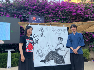 La Cónsul General Shikata con el artista de sumi-e Mitsuru Nagata