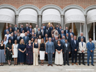 La Cónsul General SHIKATA junto con el alcalde de Barcelona Jaume Collboni y varias autoridades